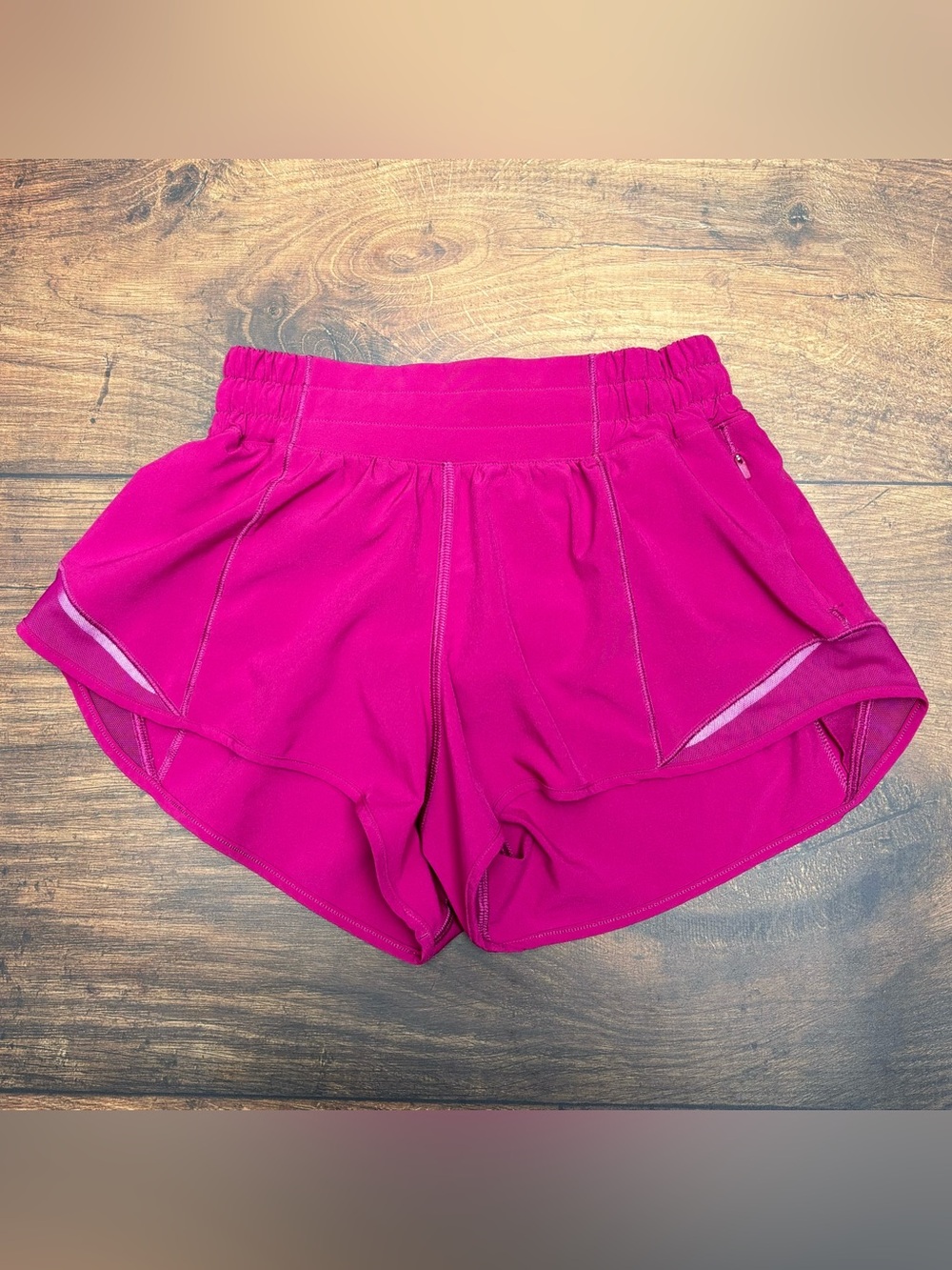 Lululemon Hotty Hot Low Rise Shorts 2.5" In Ripened Raspberry Size 2 - Picture 2 of 5